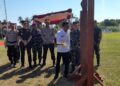 TMMD Tahap III di Kendal Resmi Dimulai, Sasar Pembangunan Jalan Sepanjang 650 Meter 27 Wakil Bupati Kendal, Benny Karnadi memukul gong sebagai simbol dibukanya TMMD Sengkuyung Tahap III Tahun 2026 di Desa Wonosari, Kecamatan Patebon, Rabu 15 Juli 2026. (Anik Kustiani/Lingkarjateng.id)