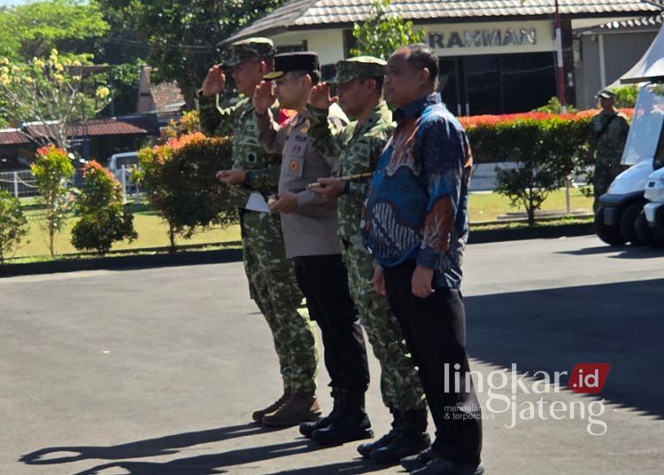 Pengamanan Berlapis Pangkogasgabpad Kodam IV/Diponegoro Kawal Kunjungan Prabowo-Modi di Candi Prambanan 25 Pangkogasgabpad Kodam IV/Diponegoro melibatkan sinergi TNI-Polri dalam pengamanan kunjungan kenegaraan Presiden Republik Indonesia Prabowo Subianto bersama Perdana Menteri (PM) India Yang Mulia Narendra Modi di kawasan Candi Prambanan, Yogyakarta, Rabu, 8 Juli 2026. (Dok. for Lingkarjateng.id)