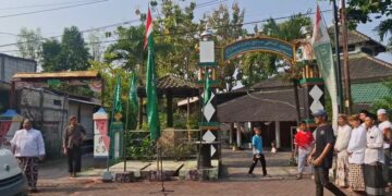 Usulan Gelar Pahlawan Nasional bagi KH Sholeh Darat, Tim TP2GP Kemensos Lakukan Verifikasi 16 Suasana masjid Kyai Sholeh Darat di Kelurahan Dadapsari Kota Semarang. Foto : Syahril/Lingkar