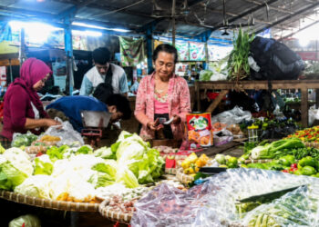 Sejumlah pedagang Pasar Blauran Salatiga saat menunggu pembeli, Kamis, 2 Juli 2026. (Angga Rosa/Lingkarjateng.id)