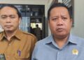 DPRD Pati Kawal Peningkatan Pelayanan RSUD Soewondo di Bawah Plt Direktur 32 Ketua Komisi D DPRD Kabupaten Pati, Teguh Bandang Waluyo bersama Pelaksana tugas (Plt) Direktur RSUD Soewondo Ahmad Husin. (Lingkarjateng.id)