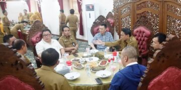 Pertemuan investor asal Cina dengan Plt Bupati Pati Risma Ardhi Chandra dan jajaran di Ruang Pringgitan Dalam, Kompleks Pendopo Kabupaten Pati, Selasa, 14 Juli 2026. (Dok. Pemkab Pati/Lingkarjateng.id) 