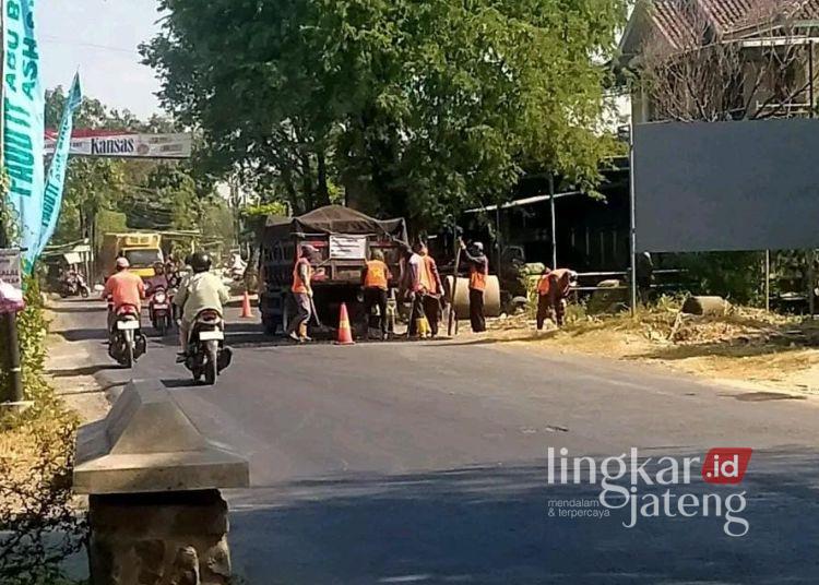Ketua DPRD Pati Soroti Progres Perbaikan Jalan, Baru 27 dari 54 Titik 25 Progres pekerjaan jalan rusak di Pati jadi sorotan DPRD. (Lingkarjateng.id)