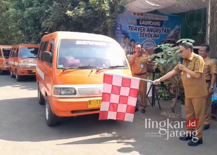Plt Bupati Pati Risma Ardhi Chandra meresmikan  program Trayek Angkutan Sekolah “AKU SADAR” di SMPN 4 Pati, Selasa, 21 Juli 2026. (Dok. Pemkab Pati/Lingkarjateng.id)