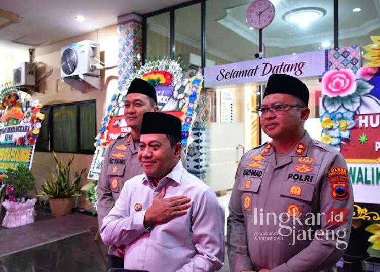 Pelaksana Tugas (Plt) Bupati Pekalongan Sukirman saat menghadiri tasyakuran Hari Bhayangkara ke-80 di Mapolres Pekalongan Kota, Kamis, 2 Juli 2026. (Fahri Akbar/Lingkarjateng.id)