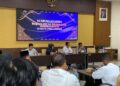 Anggota DPR RI Rizal Bawazier (dua kanan) berdialog dengan jajaran pemerintah daerah, camat, lurah, dan para pemangku kepentingan saat kunjungan daerah pemilihan (dapil) di Ruang Buketan Setda Kota Pekalongan, Jumat, 3 Juli 2026. (Fahri Akbar/Lingkarjateng.id)