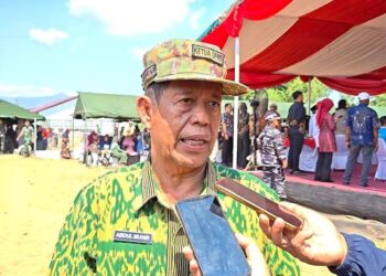 Jembatan Garuda Diresmikan, Ketua DPRD Pekalongan Minta Perawatan Tak Bebani Masyarakat 30 Ketua DPRD Kabupaten Pekalongan Abdul Munir memberikan keterangan kepada awak media usai menghadiri peresmian Jembatan Garuda di Desa Galangpengampon, Kecamatan Wonopringgo, Kamis, 23 Juli 2026. (Fahri Akbar/Lingkarjateng.id)