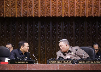Jateng Percepat Penetapan Raperda Perlindungan Pekerja Informal 27 Gubernur Jawa Tengah, Ahmad Luthfi saat mengikuti Rapat Paripurna DPRD Jawa Tengah di Gedung Berlian Semarang, Kamis, 2 Juli 2026. (Dok. Pemprov Jateng/Lingkarjateng.id)