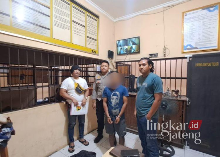 3 Kali Curi Tabung Gas di SPBE Kaliori Rembang, Warga Jepara Dibekuk 25 Pria berinisial LD (36) warga Kecamatan Keling, Kabupaten Jepara, diserahkan ke Polsek Kaliori Rembang usai melakukan pencurian gas LPG 3 Kilogram pada Rabu, 1 Juli 2026 dini hari. (Dok. for Lingkarjateng.id)