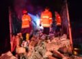 Truk Bermuatan Glasswool Terbakar Usai Kecelakaan di Pantura Rembang 31 Petugas pemadam kebakaran menjinakkan api yang membakar truk pengangkut glasswool di Pantura Rembang pada Senin, 6 Juli 2026 malam sekitar pukul 21.00 WIB. (Dok. Pribadi/Lingkarjateng.id)
