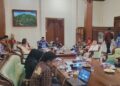 Pemerintah Kabupaten (Pemkab) Rembang bersama Badan Pengelola Pendapatan Daerah (Bapenda) Provinsi Jawa Tengah dalam kegiatan Sinergitas Penanganan Tunggakan Pajak Kendaraan Bermotor Berbasis Kewilayahan di Rumah Dinas Bupati Rembang, Selasa, 14 Juli 2026. (Vicky Rio/Lingkarjateng.id)