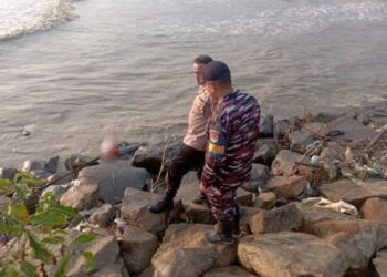 Mayat Pria Tanpa Identitas di Pantai Tasikagung Rembang, Ditemukan Pakai 6 Lapis Kaos