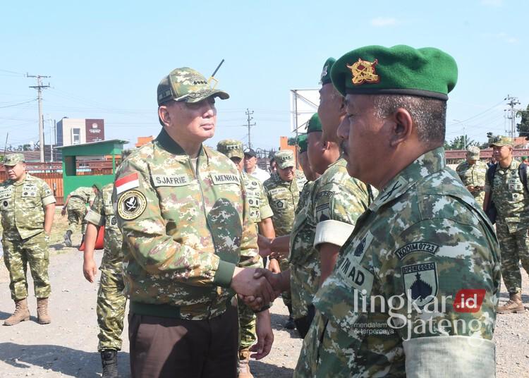 Menhan RI Jenderal TNI (Hor) Purn. Dr. Sjafrie Sjamsoeddin meninjau kesiapan tiga satuan Batalyon Infanteri Teritorial Pembangunan (Yonif TP) di jajaran Kodam IV/Diponegoro, Rabu, 8 Juli 2026. (Humas Kodam IV/Diponegoro/Lingkarjateng.id)