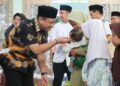 Wali Kota Pekalongan Apresiasi Masjid Al-Ikhlas Jetayu Santuni Puluhan Anak Yatim di Bulan Muharam 32 Wali Kota Pekalongan, Achmad Afzan Arslan Djunaid, saat menghadiri santunan anak yatim di Masjid Al-Ikhlas Jetayu, Kamis, 9 Juli 2026. (Fahri Akbar/Lingkarjateng.id)