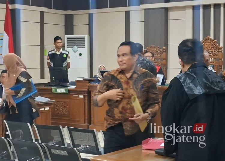 6 Pejabat Pati Dihadirkan, Sidang Sudewo Bahas Anggaran Siltap Perangkat Desa 25 Kepala Dinas Pekerjaan Umum dan Penataan Ruang (DPUTR) Kabupaten Pati, Riyoso dihadirkan sebagai saksi di kasus dugaan korupsi Bupati Nonaktif Sudewo di Tipikor Semarang, Rabu, 8 Juli 2026. (Rizky Syahrul/Lingkarjateng.id)