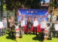 Hari Bhayangkara ke-80, Polres Salatiga Salurkan Alsintan kepada Kelompok Tani 33 Kapolres Salatiga AKBP Ade Papa Rihi menyerahkan bantuan alat dan mesin pertanian kepada perwakilan kelompok tani usai Upacara Hari Bhayangkara ke-80 di Lapangan Bhayangkara, Rabu, 1 Juli 2026. (Dok.Humas Polres Salatiga/Lingkarjateng.id)