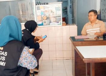 Petugas Sensus Ekonomi 2026 saat mendata pelaku UMKM di Salatiga, belum lama ini. (Dok.BPS Salatiga/Lingkarjateng.id)