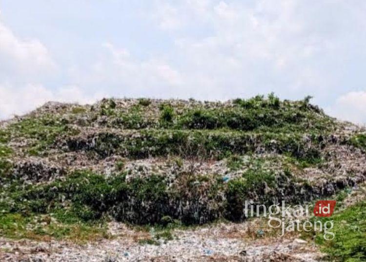 Salatiga Produksi Sampah 140 Ton Sehari, Pemkot Dorong Gerakan 1 Rumah 1 Komposter 25 Tumpukan sampah di TPA Ngronggo, Kelurahan Kumpulrejo, Kecamatan Argomulyo, Kota Salatiga. (Dok. for Lingkarjateng.id)