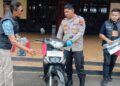 Kapolres Salatiga AKBP Ade Papa Rihi memeriksa barang bukti kasus curanmor di Mapolresta, Selasa, 21 Juli 2026. (Angga Rosa/Lingkarjateng.id)