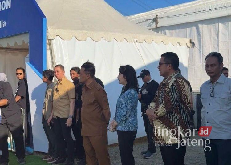 Wakil Ketua DPRD Provinsi Jawa Tengah, Mohammad Saleh (kedua kanan) saat menghadiri groundbreaking pembangunan peternakan sapi perah terpadu di Kabupaten Brebes pada Senin, 20 Juli 2026. (Dok. for Lingkarjateng.id)