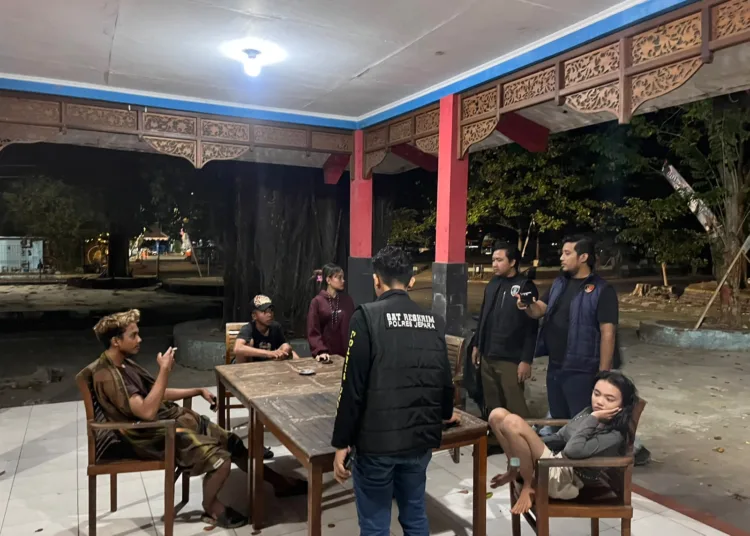 Polres Jepara saat melakukan patroli dini hari di sejumlah titik rawan. Foto : Dok.Polres Jepara/Lingkar