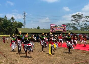 Ratusan Siswa di Tengaran Semangat Ikuti Lomba Tari Keprajuritan, Sambut HUT ke-81 Kemerdekaan RI 25 Ratusan siswa di Kecamatan Tengaran, Kabupaten Semarang mengikuti lomba Tari Keprajuritan Antar Satuan Pendidikan. Foto : Hesty Imaniar/Lingkar