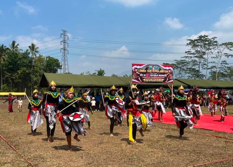 Ratusan Siswa di Tengaran Semangat Ikuti Lomba Tari Keprajuritan, Sambut HUT ke-81 Kemerdekaan RI 25 Ratusan siswa di Kecamatan Tengaran, Kabupaten Semarang mengikuti lomba Tari Keprajuritan Antar Satuan Pendidikan. Foto : Hesty Imaniar/Lingkar