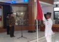 Paskibra Kaliwungu Kendal Dikukuhkan, Siap Kibarkan Merah Putih 28 Plt Camat Kaliwungu, Pratikto Joko Wijayanto, mengukuhkan anggota Paskriba HUT ke-81 RI di aula kecamatan setempat pada Sabtu, 15 Agustus 2026. (Anik Kustiani/Lingkarjateng.id)
