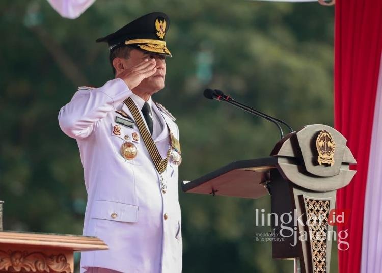 Gubernur Jateng Maknai Kemerdekaan dengan Kinerja Bangun Kesejahteraan Rakyat 25 Gubernur Jawa Tengah Ahmad Luthfi dalam upacara peringatan HUT Kemerdekaan Repunlik Indonesia di Lapangan Pancasila, Simpanglima, Kota Semarang, Senin, 17 Agustus 2026. (dok for Lingkarjateng.id)