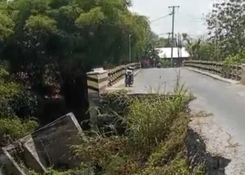 Jembatan Sumber Tak Kunjung Diperbaiki, Warga Minta Pemkab Segera Tangani Sementara
