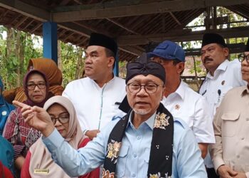 Begini Respons Zulhas saat Ditanya Temuan Dapur MBG di Blora Pakai MinyaKita