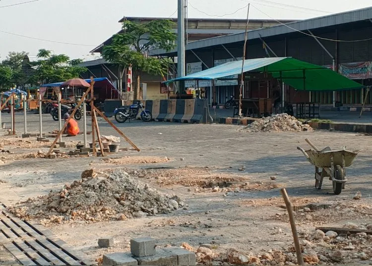 Area parkir Pasar Sidomakmur Blora diperluas. (Eko Wicaksono/Lingkarjateng.id)
