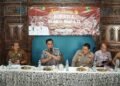 Jalan Provinsi di Karangrandu Rusak Berat, Bupati Jepara Akan Usulkan Perbaikan ke Pemprov Jateng 35 Bupati Jepara, Witiarso Utomo, saat menghadiri kegaitan Ngolah Pikir di Balai Desa Karangrandu, Kecamatan Pecangaan, Kabupaten Jepara, Selasa, 11 Agustus 2026. (Tomi Budianto/Lingkarjateng.id)