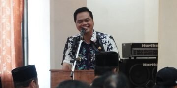 Bupati Jepara, Witiarso Utomo, dalam sosialisasi PP 16 Tahun 2026 tentang Desa di Aula Lantai III Gedung OPD Bersama, Kabupaten Jepara, Kamis, 13 Agustus 2026. (Tomi Budianto/Lingkarjateng.id)