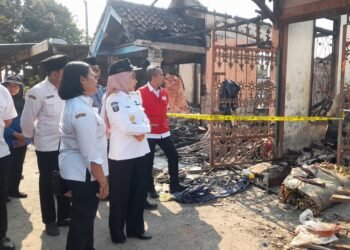 Bupati Kendal Upayakan Bantuan Pembangunan Ulang 5 Rumah Terbakar di Kedungsari