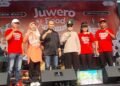 Bupati Kendal, Dyah Kartika Permanasari, membuka event Juwero Food Festival di Lapangan Sepak Bola Desa Triharjo, Kecamatan Gemuh, Minggu, 16 Agustus 2026. (Anik Kustiani/Lingkarjateng.id)