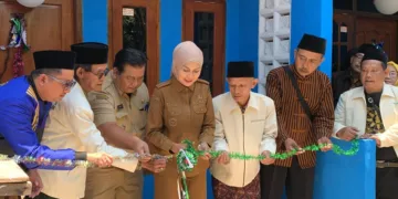 Bupati Kendal, Dyah Kartika Permanasari, meresmikan Rumah Syukur Kemerdekaan Indonesia Layak Huni Shiddiqiyyah di Desa Tosari, Kecamatan Brangsong, Senin, 31 Agustus 2026. (Anik Kustiani/Lingkarjateng.id)