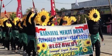 Barisan peserta karnaval budaya acara merti desa Purworejo, Kecamatan Ringinarum, Kabupaten Kendal pada Minggu, 8 Agustus 2026 sore. (Anik Kustiani/Lingkarjateng.id)