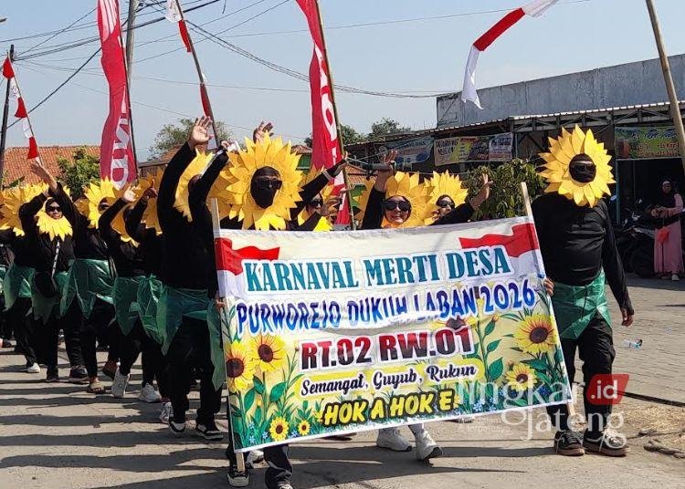 Barisan peserta karnaval budaya acara merti desa Purworejo, Kecamatan Ringinarum, Kabupaten Kendal pada Minggu, 8 Agustus 2026 sore. (Anik Kustiani/Lingkarjateng.id)