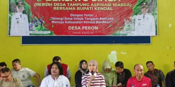 Bupati Kendal, Dyah Kartika Permanasari, saat menghadiri kegiatan Bersatu Siaga (Bersih Desa Tampung Aspirasi Warga) di Desa Peron, Selasa, 25 Agustus 2026. (Anik Kustiani/Lingkarjateng.id)