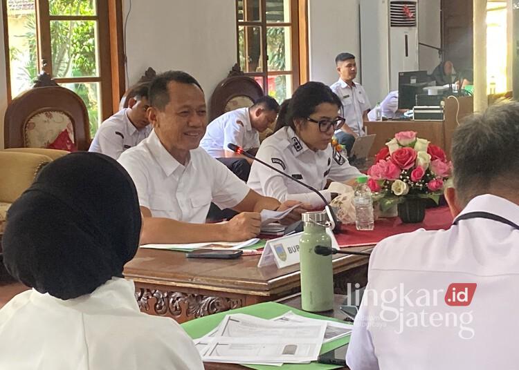 Dikucur Rp3,9 Miliar, Perayaan Hari Jadi ke-477 Kudus Akan Digelar Sebulan Lebih 25 Rapat persiapan Hari Jadi ke-477 Kudus di Pendopo Kabupaten Kudus, Rabu, 5 Agustus 2026. (Mohammad Fahtur Rohman/Lingkarjateng.id)