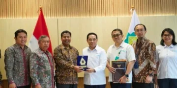 Bupati Rembang Harno saat menemui Wakil Menteri Kesehatan RI Benjamin Paulus Octavianus di Kantor Kemenkes, Jakarta, Kamis, 27 Agustus 2026. (Vicky Rio/Lingkarjateng.id)