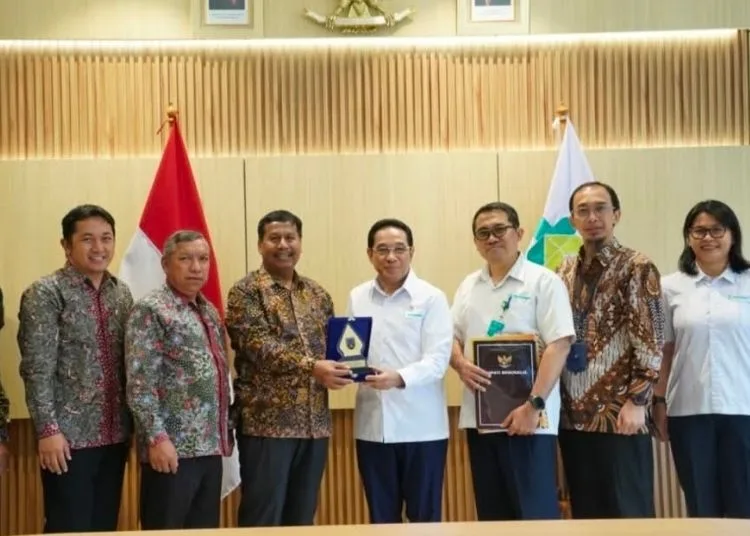 Bupati Rembang Harno saat menemui Wakil Menteri Kesehatan RI Benjamin Paulus Octavianus di Kantor Kemenkes, Jakarta, Kamis, 27 Agustus 2026. (Vicky Rio/Lingkarjateng.id)