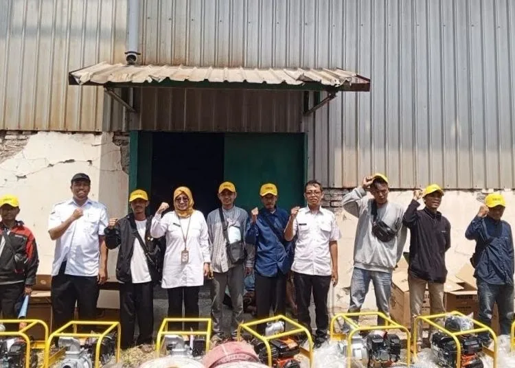Dinas Pangan, Pertanian, dan Peternakan Kabupaten Batang mendistribusikan pompa air kepada keompok petani. (dok for Lingkarjateng.id)
