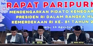 Ketua DPRD Jepara Agus Sutisna memimpin rapat paripurna istimewa di kantor dewan setempat, Jumat, 14 Agustus 2026. (Tomi Budianto/Lingkarjateng.id)