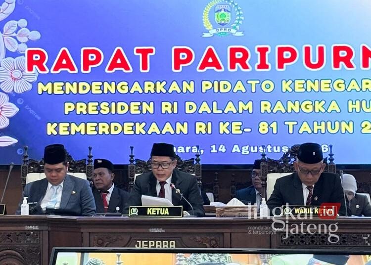 Ketua DPRD Jepara Agus Sutisna memimpin rapat paripurna istimewa di kantor dewan setempat, Jumat, 14 Agustus 2026. (Tomi Budianto/Lingkarjateng.id)