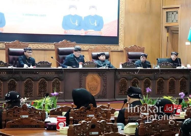 Gelar Paripurna Hari Jadi ke-703, DPRD Pati Ajak Perkuat Kolaborasi Bangun Daerah 25 Suasana rapat paripurna dalam rangka menyambut Hari Jadi ke-703 Kabupaten Pati di Kantor DPRD Pati, Kamis malam, 6 Agustus 2026. (Lingkarjateng Group Network/Lingkarjateng.id)