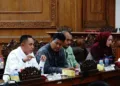 Anggota Komisi B DPRD Pati, Sudi Rustanto (kiri). (dok for Lingkarjateng.id)