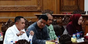 Anggota Komisi B DPRD Pati, Sudi Rustanto (kiri). (dok for Lingkarjateng.id)