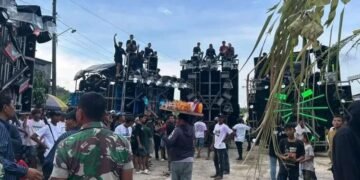 Fenomena Sound Horeg, Kinerja Plt Bupati Chandra Jaga Kondusivitas Pati Dipertaruhkan 10 ILUSTRASI: Warga menyaksikan pertunjukan sound horeg. (dok for Lingkarjateng.id)